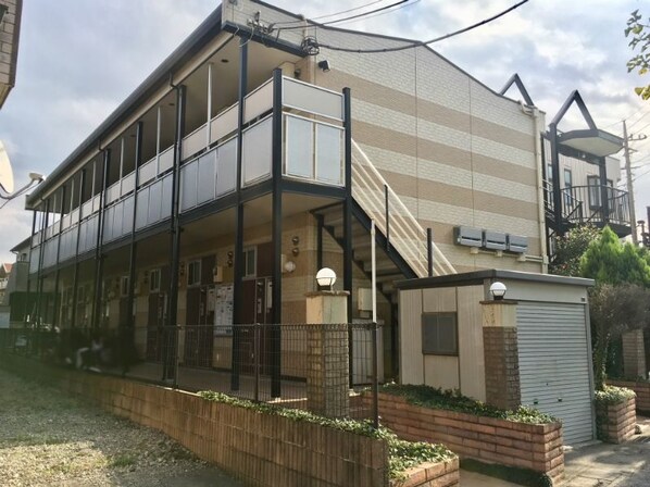 レオパレスミディーCの物件外観写真